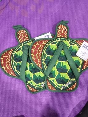 A Pair Of Hawaiian Turtle Floor Buddy - Green & Yellow